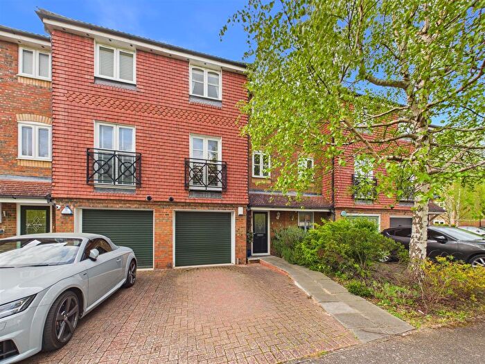 4 Bedroom Terraced House For Sale In Whitehead Way, Lavender Grange, Aylesbury, HP21