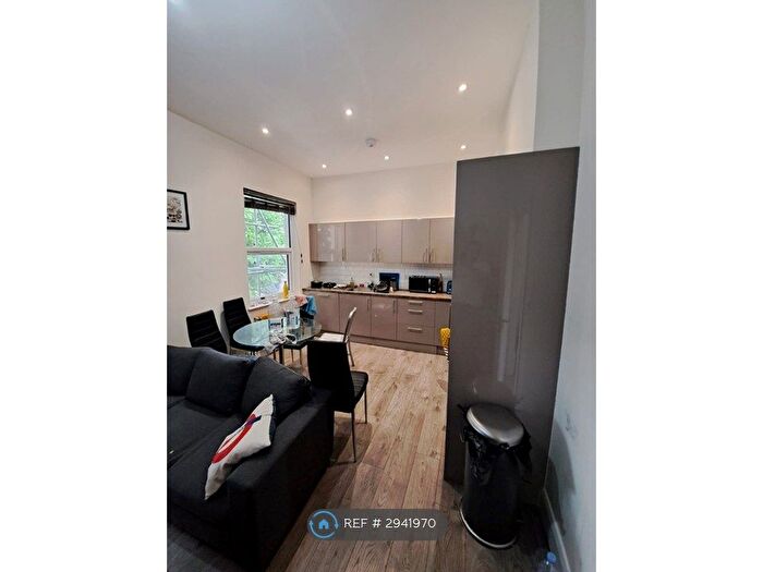 3 Bedroom Flat To Rent In Hanley Road, London, N4