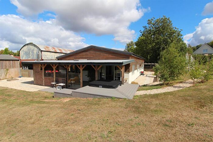 4 Bedroom Bungalow To Rent In Lower Tale, Payhembury, Honiton, EX14