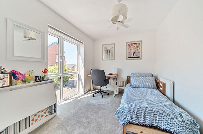 3 Bedroom Terraced House For Sale In Holmesley Road, Borehamwood, Hertfordshire, WD6