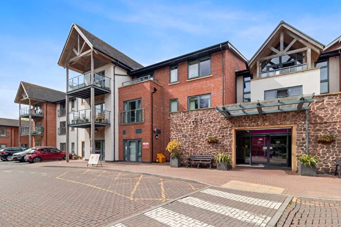 2 Bedroom Flat For Sale In Clarence Park, Malvern, Worcestershire, WR14