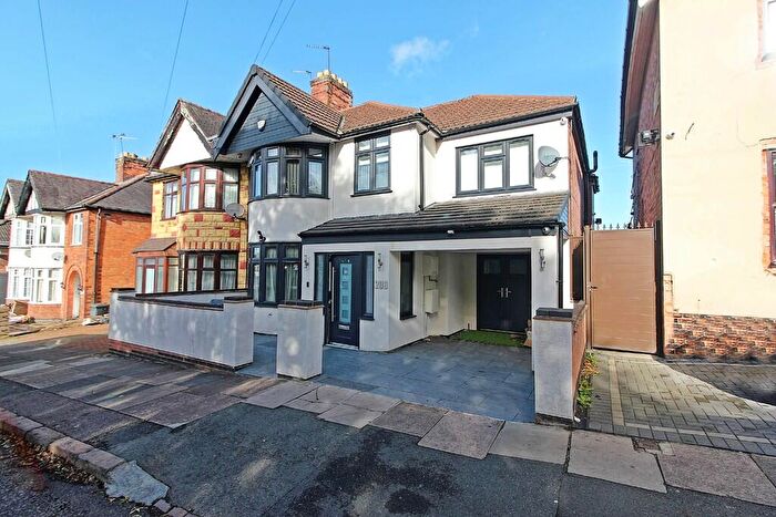 5 Bedroom Semi Detached House For Sale In Gwendolen Road, Leicester, LE5