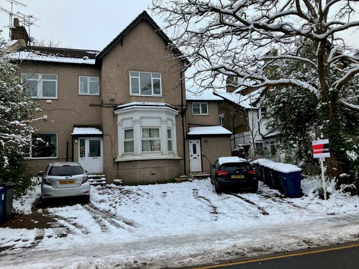 2 Bedroom Flat To Rent In Holden Road, N12