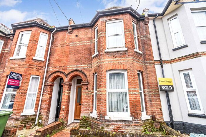 4 Bedroom Terraced House For Sale In Thackeray Road, Southampton, Hampshire, SO17