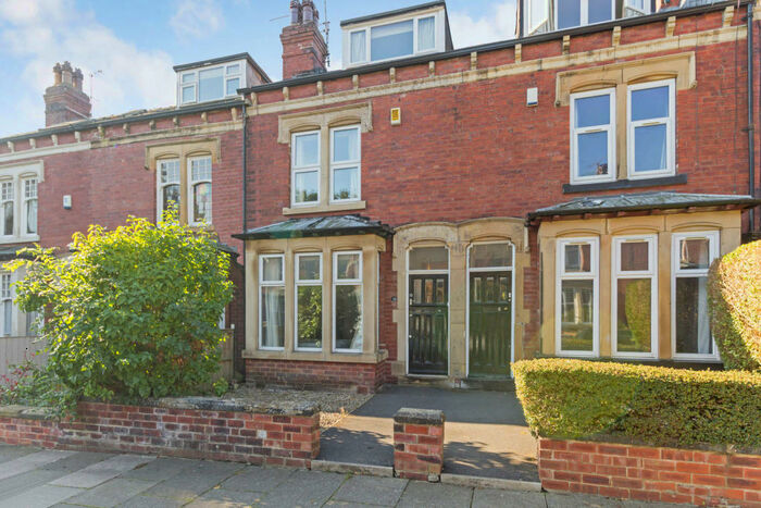 5 Bedroom House To Rent In Grove Gardens, Leeds, LS6