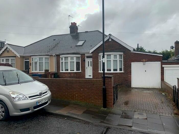 4 Bedroom Semi-Detached Bungalow To Rent In Kelso Gardens, Newcastle Upon Tyne, NE15