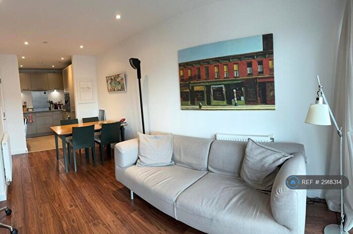 1 Bedroom Flat To Rent In Atkins Square, London, E8