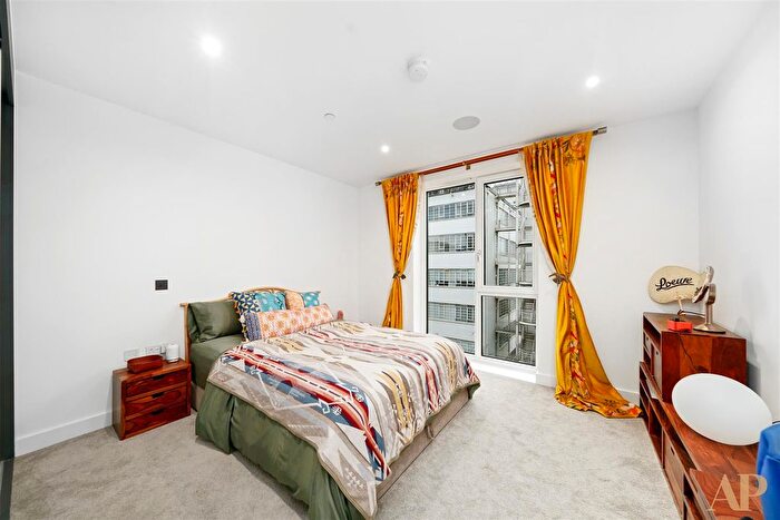 1 Bedroom Flat To Rent In New Tanner Way, London Square, Bermondsey, SE1