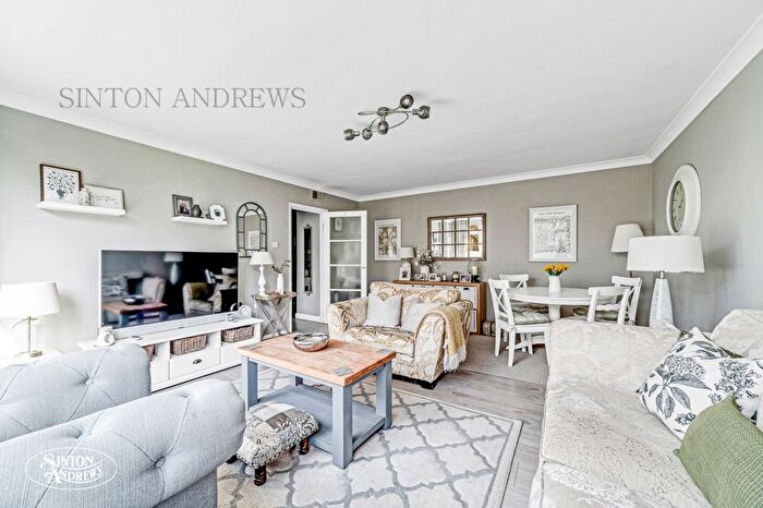 2 Bedroom Flat For Sale In Langham Gardens, Ealing, W13