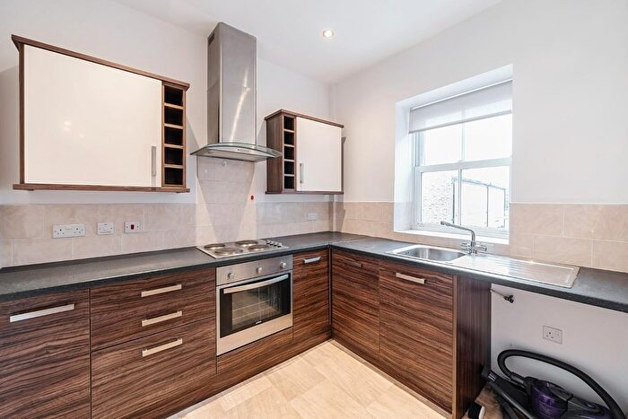 2 Bedroom Flat For Sale In Commercial Street, Tadcaster, LS24