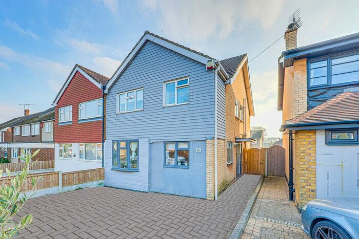 4 Bedroom Semi-Detached House To Rent In Oakhurst Road, Rayleigh, SS6