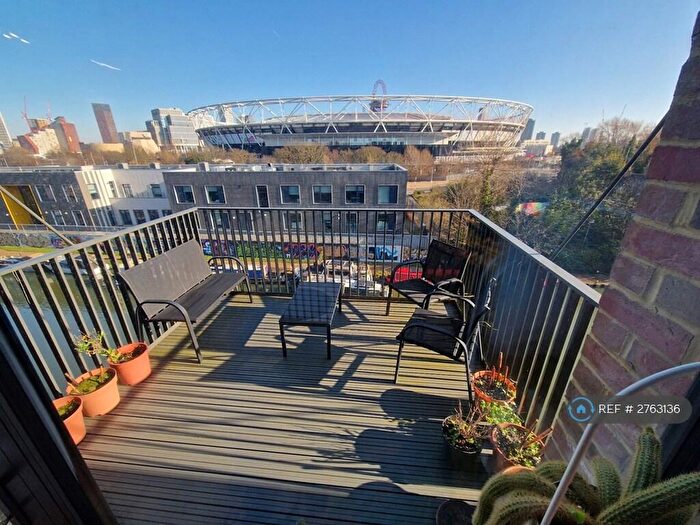 2 Bedroom Flat To Rent In Navigators Walk, London, E3