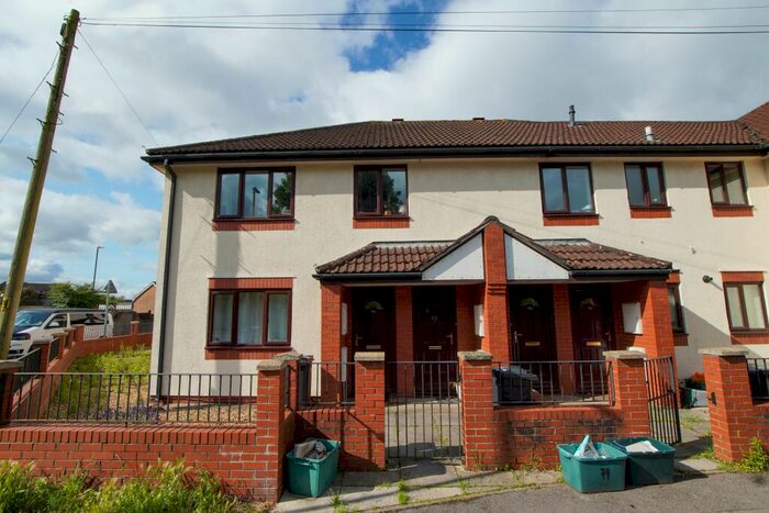 2 Bedroom Flat To Rent In Waters Road, Kingswood, Bristol, BS15