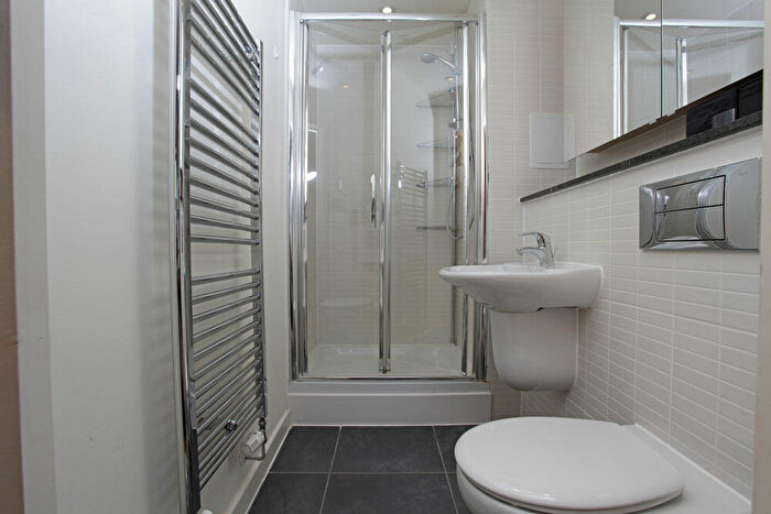 2 Bedroom Apartment To Rent In Queen Mary Avenue, South Woodford, E18