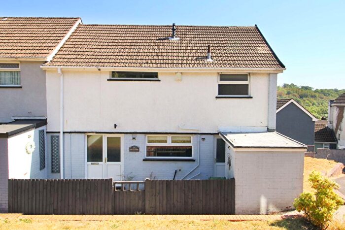 3 Bedroom End Of Terrace House To Rent In Dan Y Cribyn, Ynysybwl, CF37
