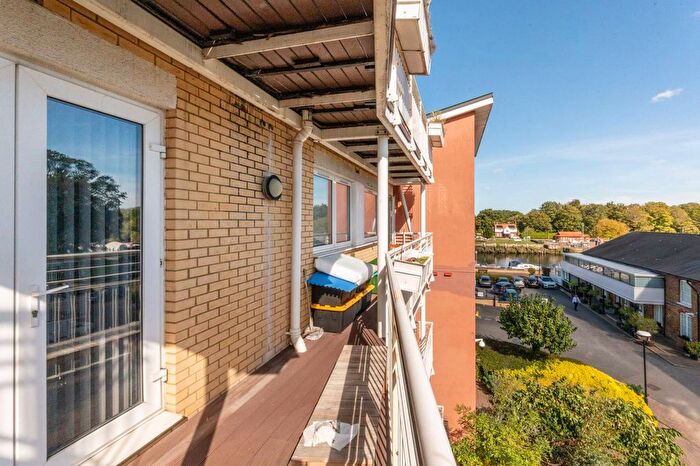 2 Bedroom Flat For Sale In Twickenham Road, Teddington, TW11