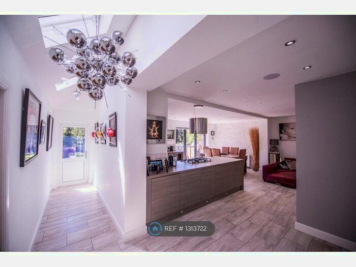 4 Bedroom Semi-Detached House To Rent In Ivy Chimneys, Epping CM16