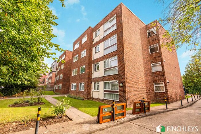 2 Bedroom Apartment For Sale In High Road, Whetstone, London, N20