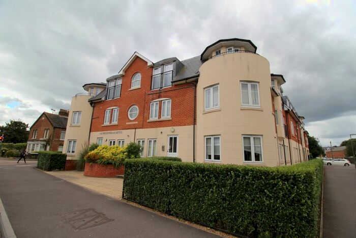 2 Bedroom Flat To Rent In Beckingham Metro Station Road, Egham, Surrey, TW20