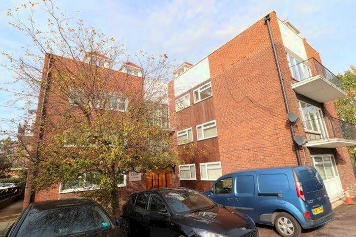 2 Bedroom Flat To Rent In Shevon Way, Brentwood, CM14