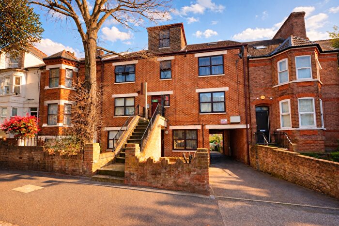 Studio To Rent In Faith House, Napier Road, Luton, Bedfordshire, LU1