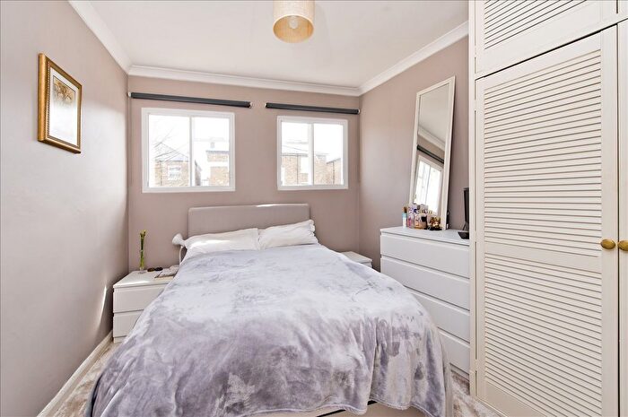 2 Bedroom Flat To Rent In Cathnor Road, London, W12