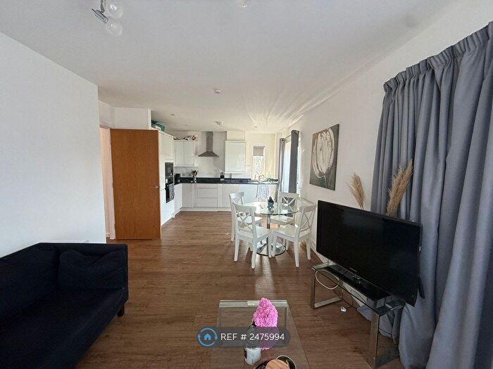 3 Bedroom Flat To Rent In Lower Broughton Road, Salford, M7