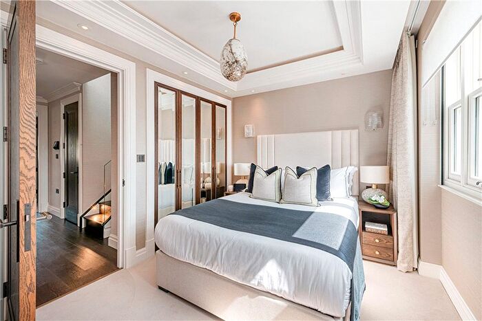 3 Bedroom Flat To Rent In Prince Of Wales Terrace, London, W8