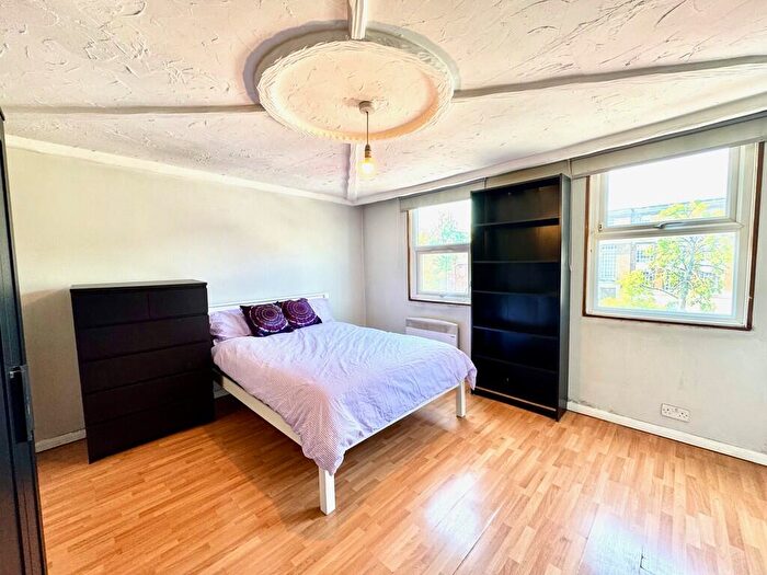 Studio To Rent In High Road, London, N15