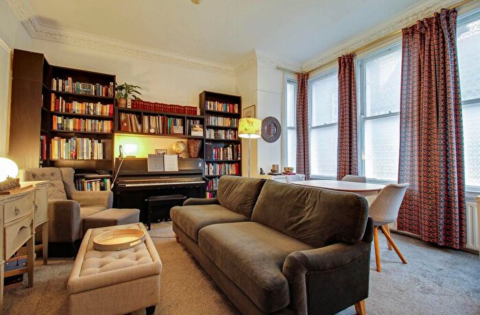 2 Bedroom Apartment For Sale In Southover High Street, Lewes, BN7