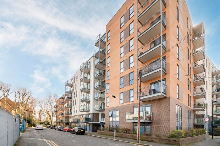 1 Bedroom Flat To Rent In Turner Street, Canning Town, E16