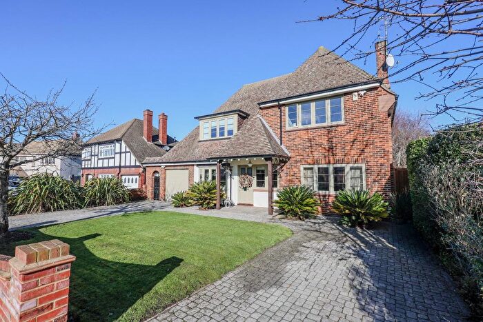4 Bedroom Detached House For Sale In Colbert Avenue, Thorpe Bay, SS1