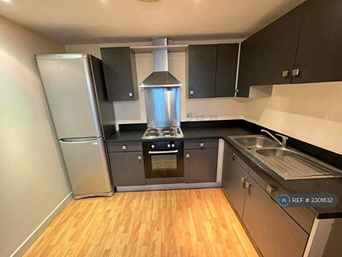 2 Bedroom Flat To Rent In Lovell House, Leeds, LS7