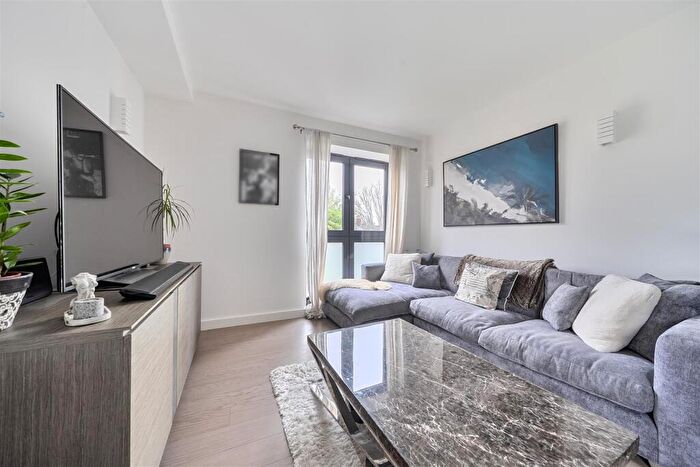 1 Bedroom Flat To Rent In Lincoln Road, Dorking, RH4