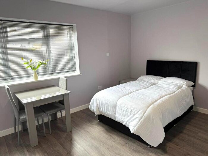 1 Bedroom House Of Multiple Occupation To Rent In Milton Road, Swanscombe, Kent, DA10