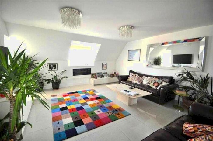 2 Bedroom Flat To Rent In The Rope Walk, Canterbury, CT1