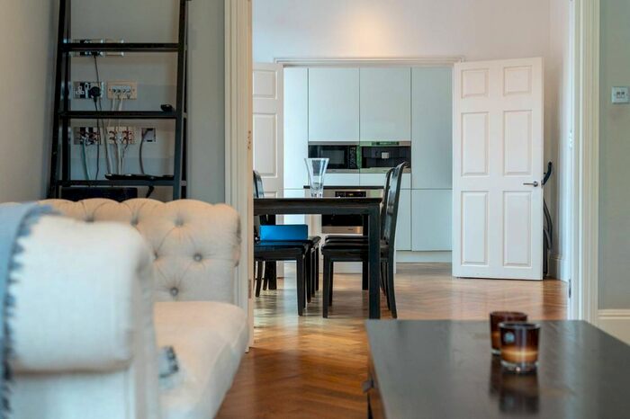 2 Bedroom Flat To Rent In South Audley Street, Mayfair, London, W1K