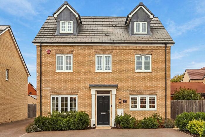 5 Bedroom Detached House For Sale In Goodwin Drive, Arlesey, SG15