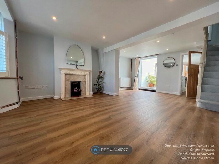 2 Bedroom Terraced House To Rent In North Gardens, Brighton, BN1