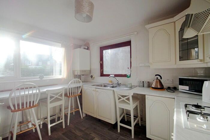 1 Bedroom Apartment For Sale In Glengarth, Uppermill, OL3