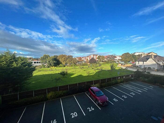 2 Bedroom Apartment To Rent In Rhos Promenade, Rhos On Sea, Colwyn Bay, LL28
