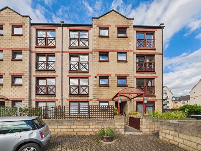 2 Bedroom Flat To Rent In Timberbush, Leith, Edinburgh, EH6