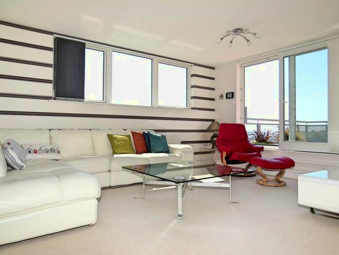 3 Bedroom Penthouse To Rent In Stone Close, Poole, BH15