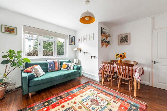 2 Bedroom Maisonette For Sale In Blythe Hill, London, SE6