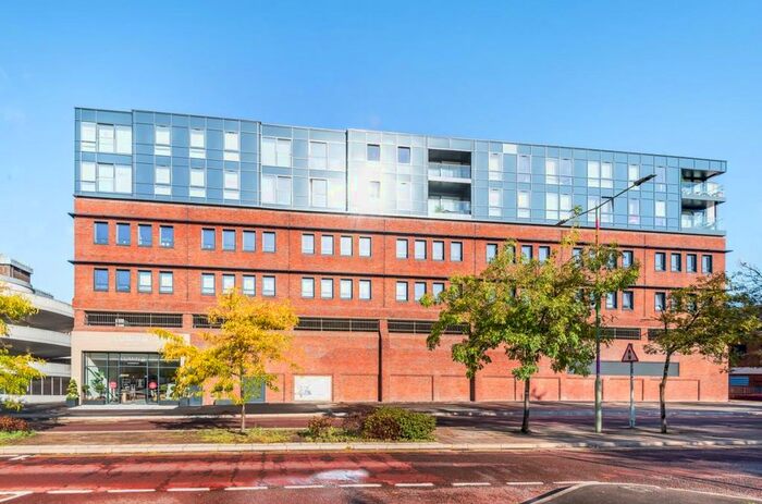 2 Bedroom Flat To Rent In - Pembroke Broadway, Camberley, GU15