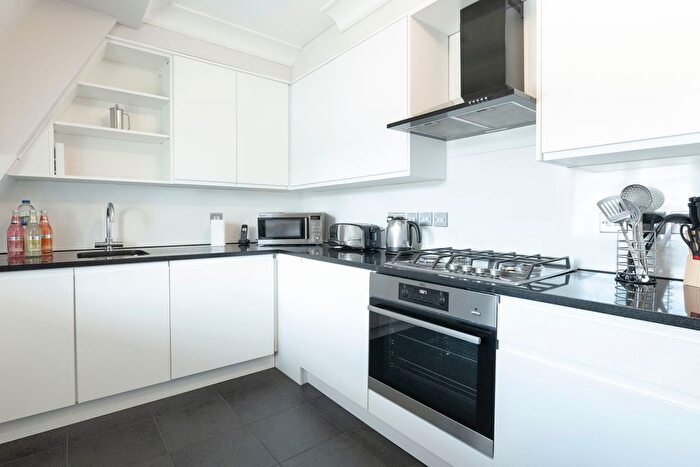 3 Bedroom Flat To Rent In Prince Of Wales Terrace, Kensington, London, W8