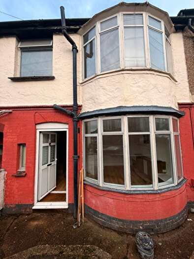 3 Bedroom Terraced House To Rent In Harcourt Street, Luton, LU1