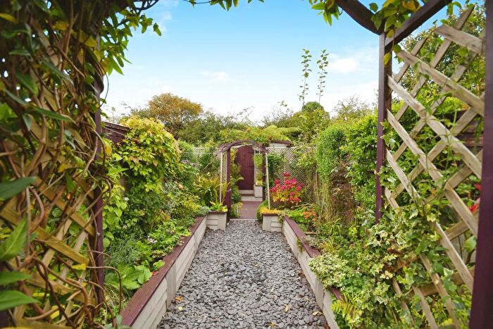 2 Bedroom Terraced House For Sale In Chatsworth Road, Chesterfield, Derbyshire, S40