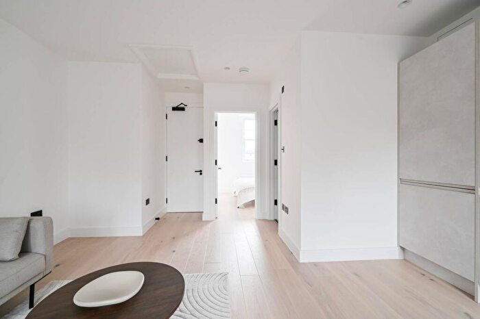 1 Bedroom Flat To Rent In Kingsland Road, Hoxton, E2