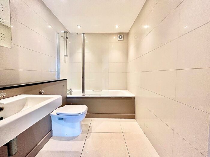 2 Bedroom Flat To Rent In Anton House, Station Road, Chingford, E4